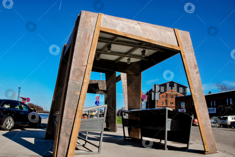 Скачать Современная городская конструкция металлического павильона в общественном пространстве фотосток Ozero