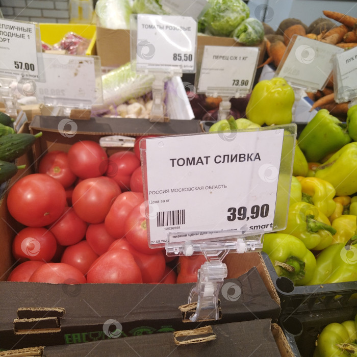 Скачать Отдел помидоров в магазине "Smart". фотосток Ozero