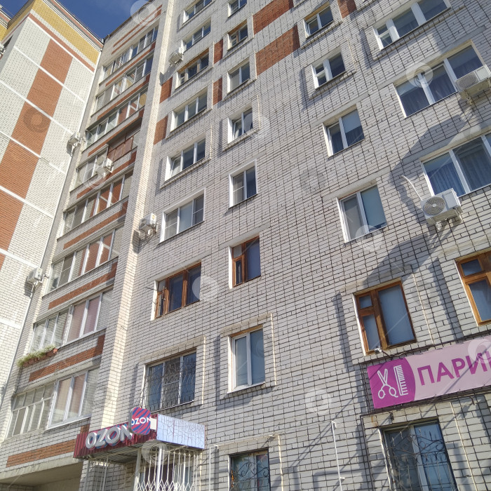 Скачать Девятиэтажный многоквартирный дом и офис "Озон". фотосток Ozero