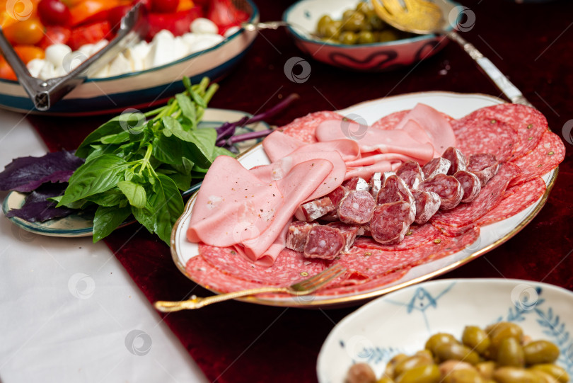 Скачать Вкуснейшее блюдо из итальянской мясной нарезки фотосток Ozero