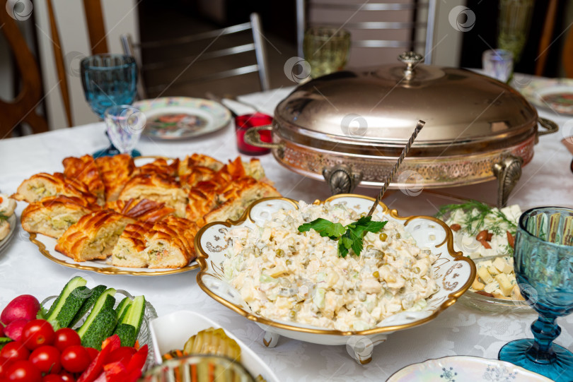 Скачать Праздничная сервировка праздничного стола фотосток Ozero
