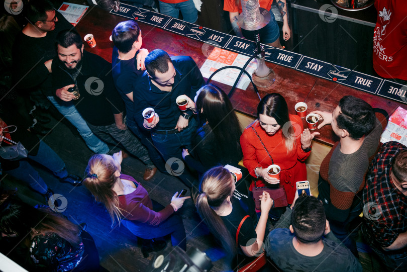 Скачать Санкт-Петербург, Россия, 2 февраля 2019 года, Ночная вечеринка в клубе people dance concert фотосток Ozero