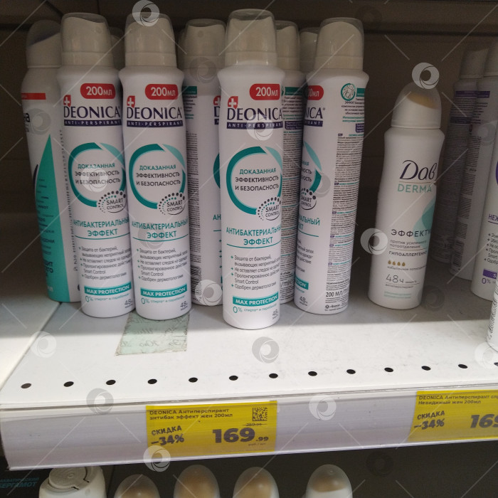 Скачать Отдел дезодоранта в магазине "Магнит". фотосток Ozero