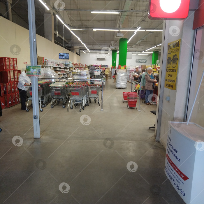 Скачать Тележки в магазине "Победа". фотосток Ozero