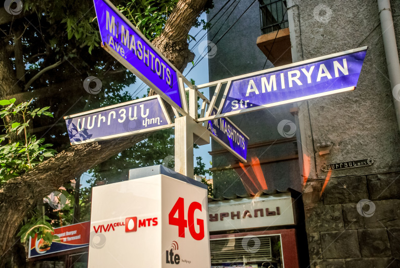 Скачать Перекресток улиц Маштоца и Амиряна со знаком 4g в Ереване фотосток Ozero