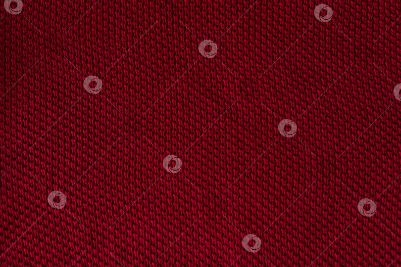 Скачать Текстура красного вязаного свитера крупным планом на бордовом фоне фотосток Ozero