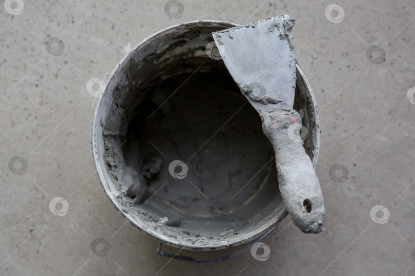 Скачать рабочий инструмент шпатель для шпаклевки на ведре фотосток Ozero