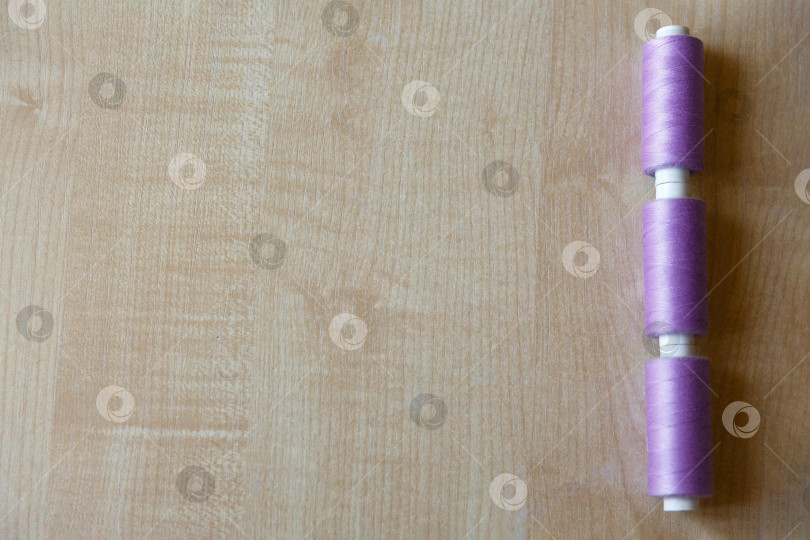 Скачать Ровно уложите. Три мотка розовых ниток фотосток Ozero