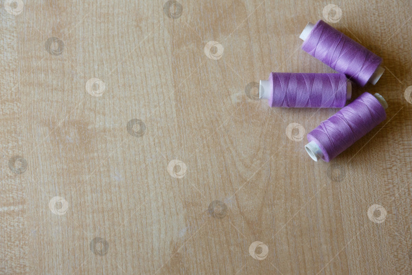 Скачать Ровно уложите. Три мотка розовых ниток фотосток Ozero