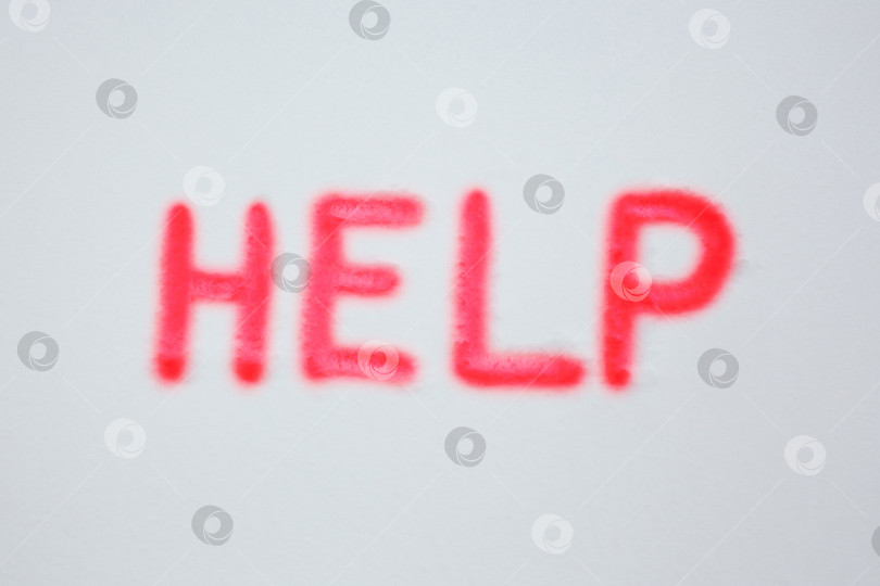 Скачать Слово "помогите", нарисованное рукой на снегу фотосток Ozero