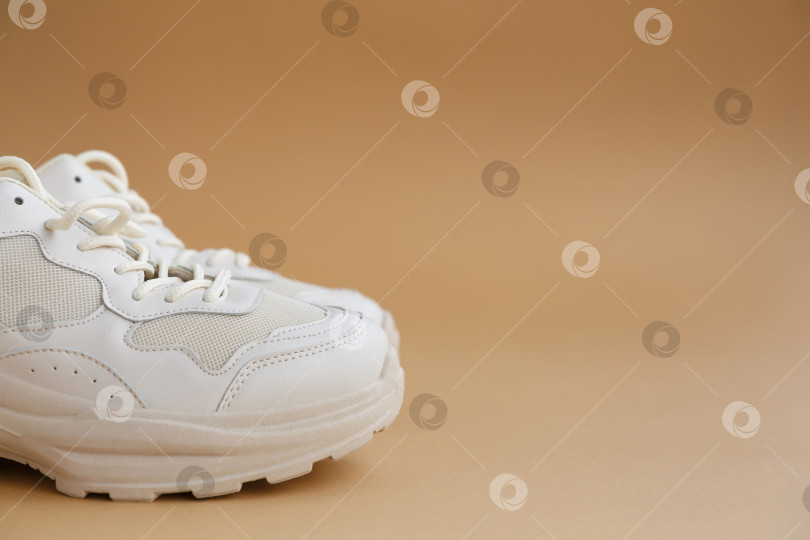 Скачать Кроссовки. Обувь для активных видов спорта и тренировок фотосток Ozero