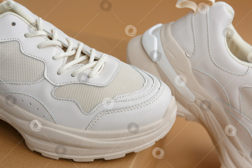 Скачать Кроссовки. Обувь для активных видов спорта и тренировок фотосток Ozero