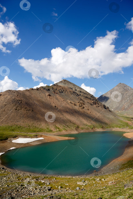 Скачать Пейзажи Алтая. Озеро горных духов, Бирюзовая вода фотосток Ozero