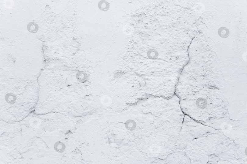 Скачать Текстура и фон. Трещина в белой старой бетонной стене фотосток Ozero