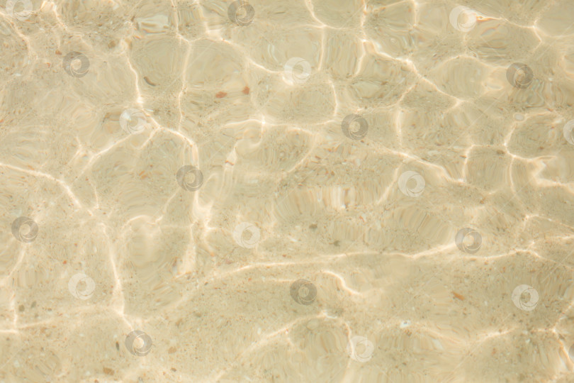 Скачать Естественная текстура и фон. Солнечные блики на воде. Песчаное дно фотосток Ozero