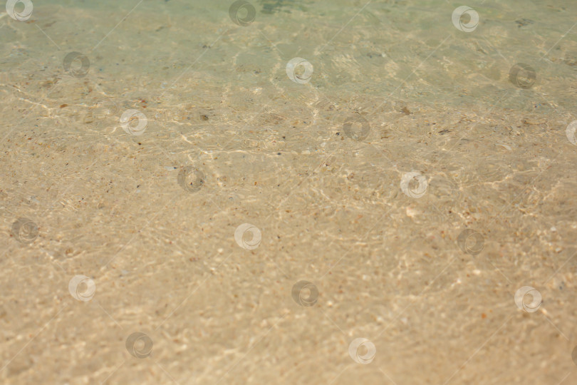 Скачать Естественная текстура и фон. Солнечные блики на воде. Песчаное дно фотосток Ozero