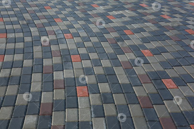 Скачать каменная брусчатка на пешеходной дорожке или тротуаре фотосток Ozero