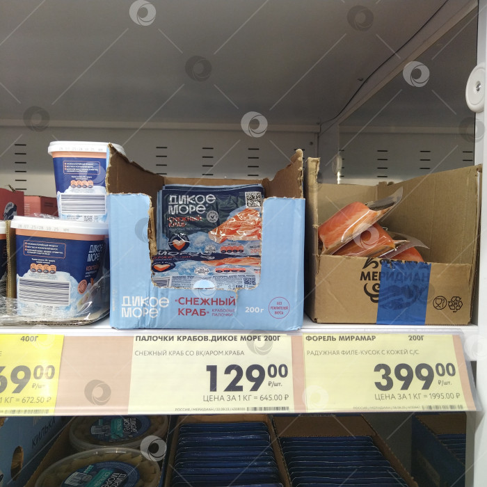 Скачать Отдел крабовых палочек в магазине "Чижик". фотосток Ozero