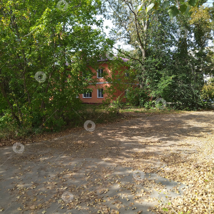 Скачать Двухэтажный многоквартирный дом. фотосток Ozero