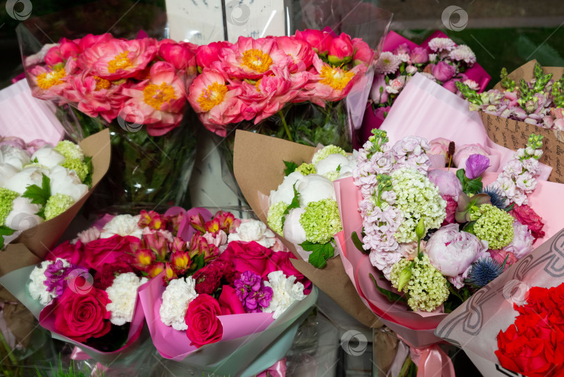 Скачать Демонстрация ярких цветочных букетов фотосток Ozero