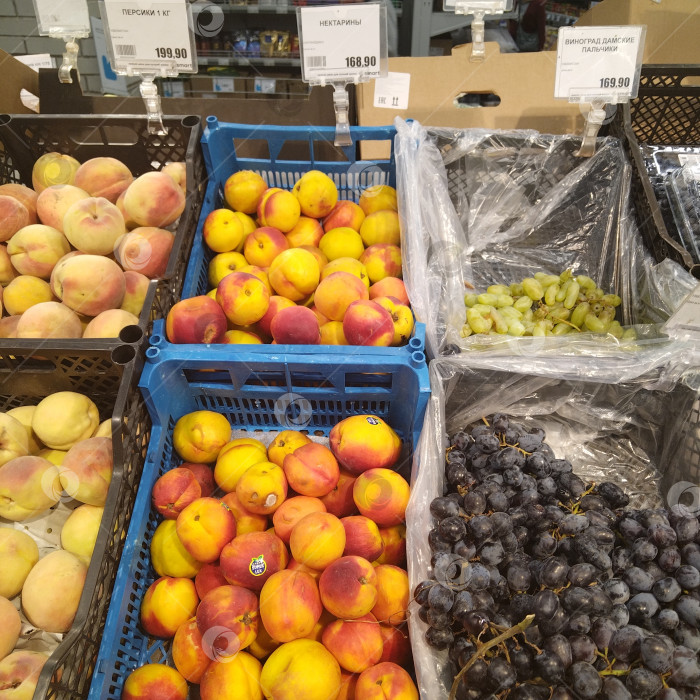 Скачать Отделил нектаринов в магазе от "Умных". фотосток Ozero