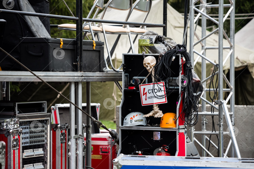 Скачать Оборудование для проведения мероприятий на открытом воздухе с каркасом и кабелями фотосток Ozero