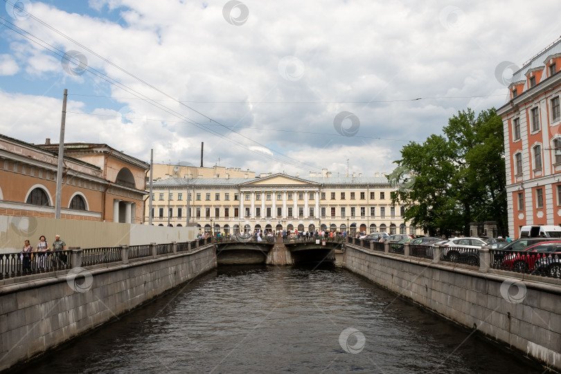 Скачать Историческая архитектура и живописный канал в городском пейзаже фотосток Ozero