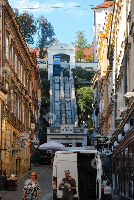 Скачать Исторический фуникулер в очаровательном старом городе Загреба, Хорватия фотосток Ozero