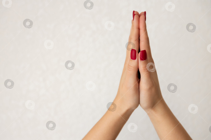 Скачать руки сложены в молитвенном жесте фотосток Ozero