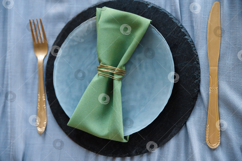 Скачать праздничная сервировка стола, салфетка на тарелке фотосток Ozero