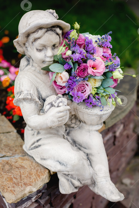 Скачать свадебный букет из роз и эвкалипта фотосток Ozero