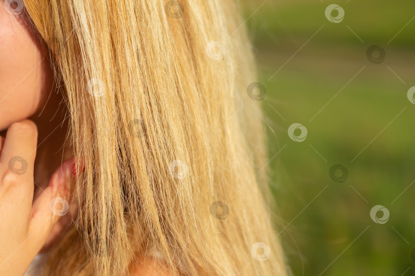 Скачать волосы блондинки крупным планом. Здоровье и уход за волосами фотосток Ozero