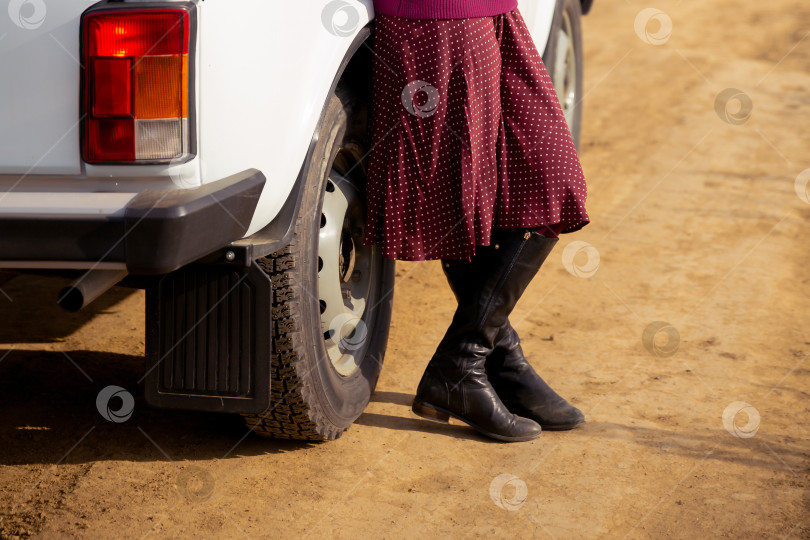 Скачать обрезанное изображение женских ног фотосток Ozero