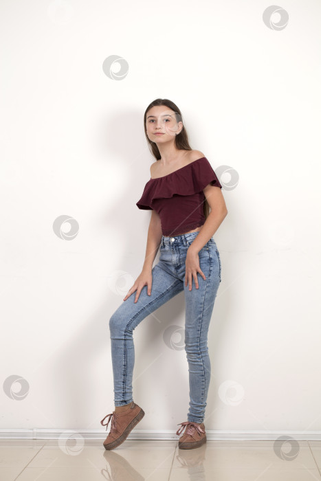 Скачать Портрет молодой девушки-подростка без макияжа фотосток Ozero