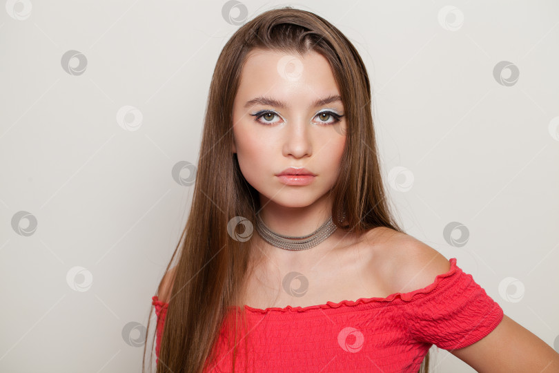 Скачать Макияж. Портрет красивой брюнетки крупным планом фотосток Ozero