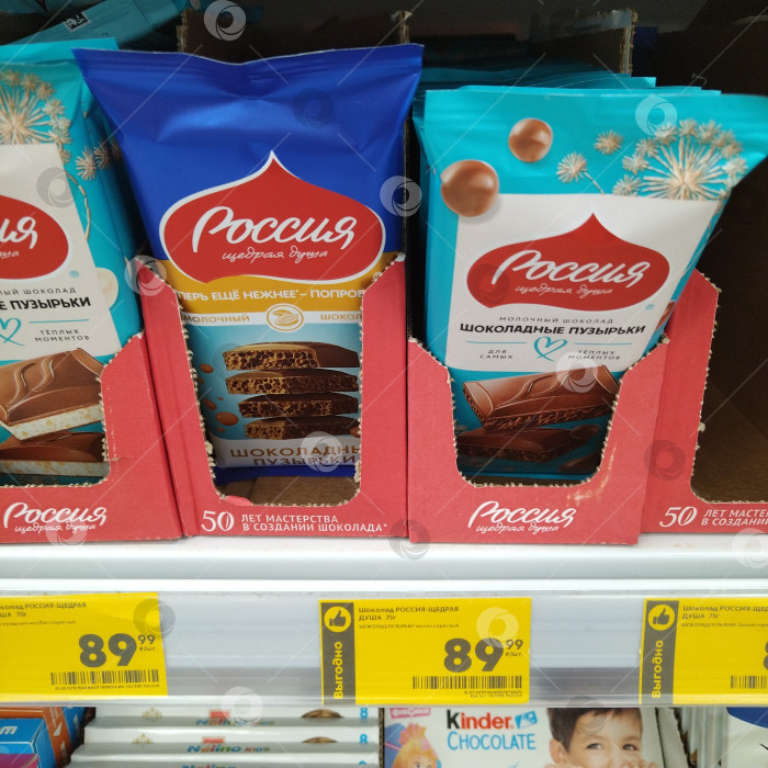 Скачать Отдел шоколада в магазине "Пятёрочка". фотосток Ozero