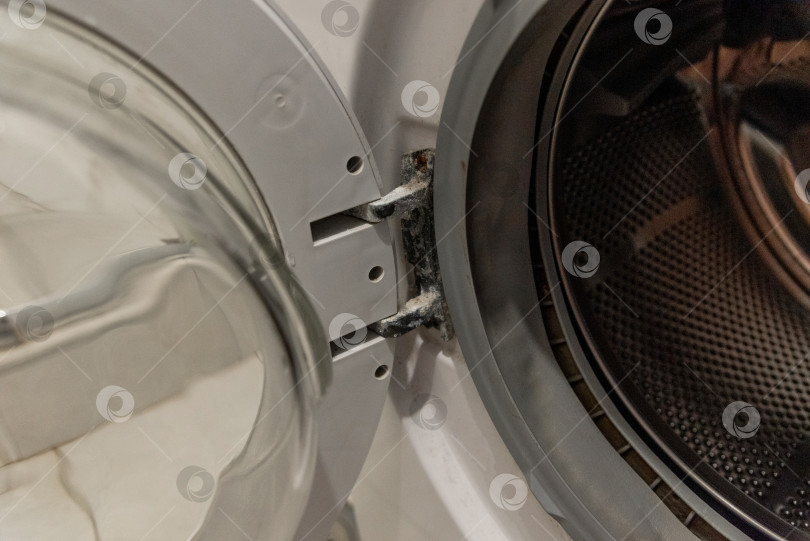 Скачать Петли дверцы стиральной машины покрылись известковым налетом из-за жесткой воды фотосток Ozero