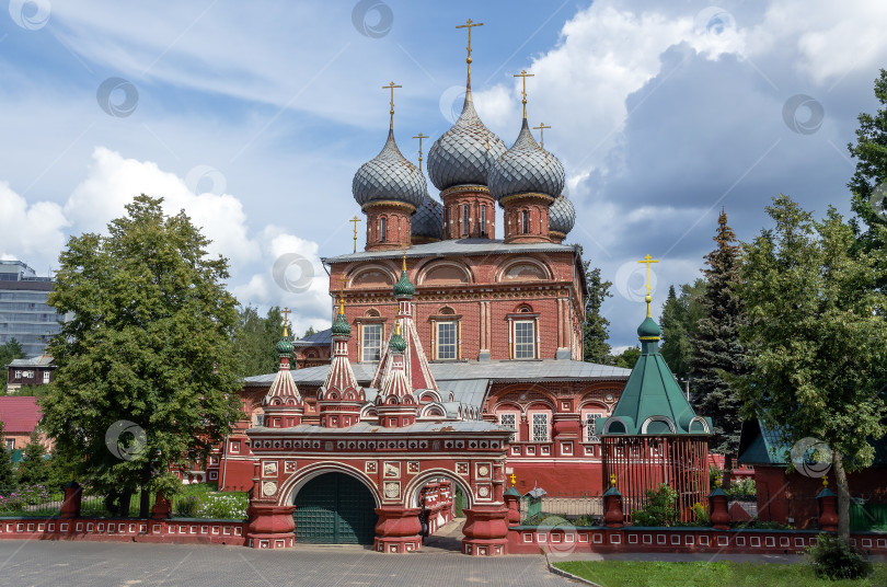 Скачать Древняя церковь Воскресения Христова в Пустыне. фотосток Ozero