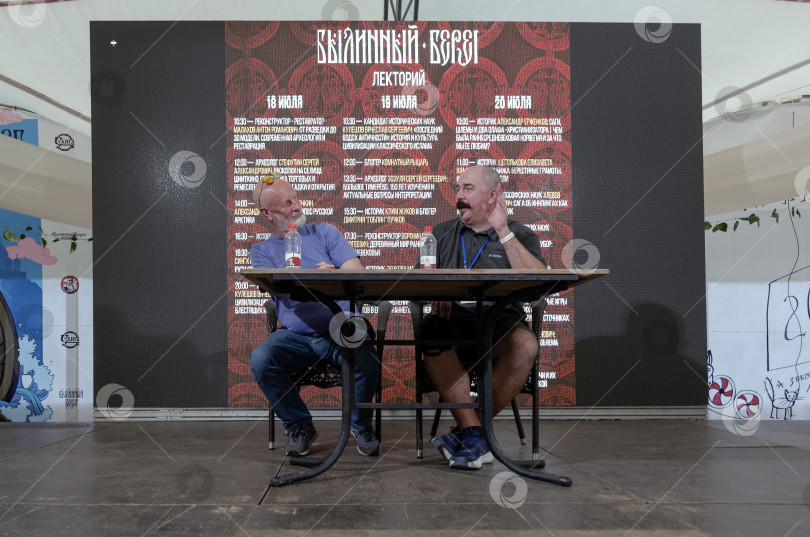 Скачать Дмитрий Пучков (Гоблин) и Клим Жуков фотосток Ozero