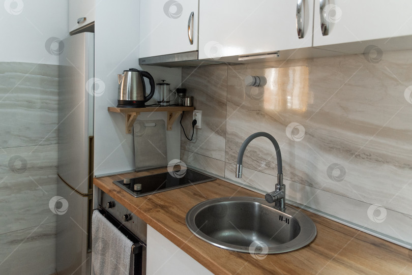 Скачать Стиль интерьера кухни жилого дома, столовой дизайн-отеля, квартиры фотосток Ozero