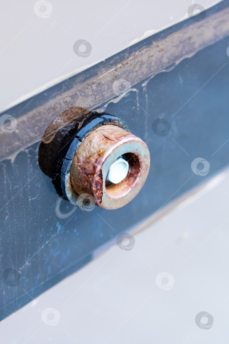 Скачать Крупный план ржавой механической детали на металлической поверхности фотосток Ozero