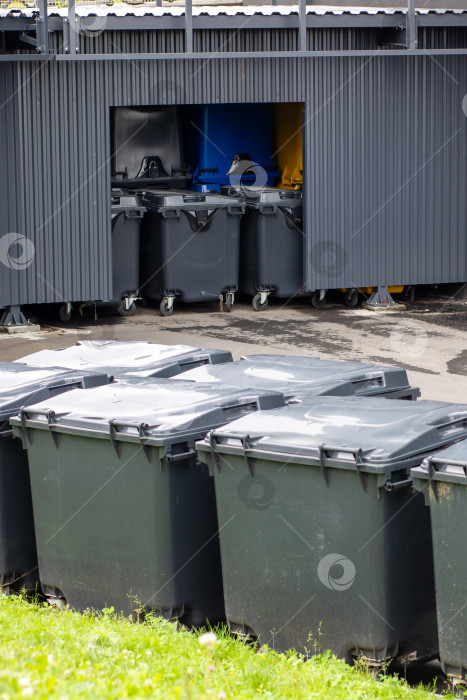 Скачать Инновационные и современные мусорные баки для утилизации отходов в современных городских условиях фотосток Ozero