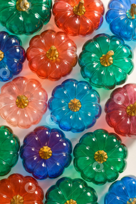 Скачать Фон с тыквами на Хэллоуин в пастельных тонах, подходящий для сезонного дизайна фотосток Ozero