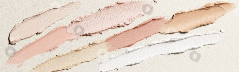 Скачать Жидкие косметические текстуры с нанесенным хайлайтером и тональным кремом фотосток Ozero