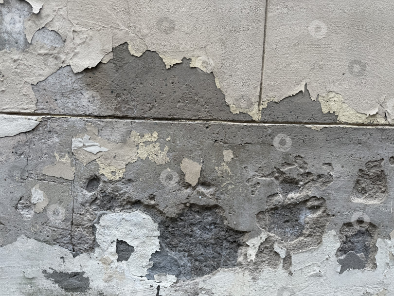 Скачать Выветрившаяся бетонная стена с отслаивающейся текстурой краски идеально подходит для гранжевых фонов и концепций фотосток Ozero