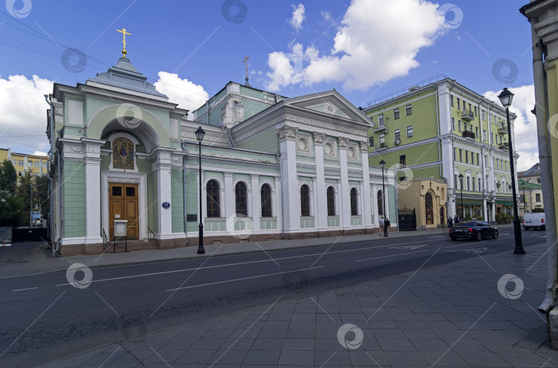 Скачать Православный собор в центре Москвы. фотосток Ozero