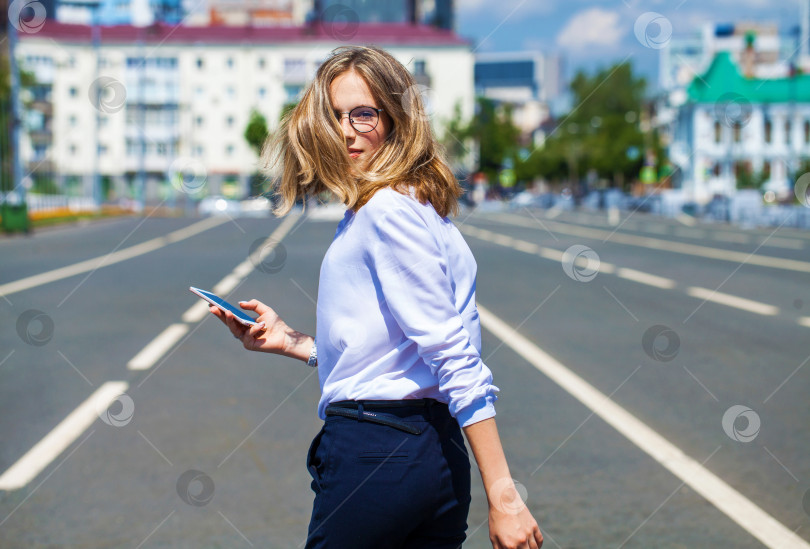 Скачать Портрет молодой красивой женщины фотосток Ozero