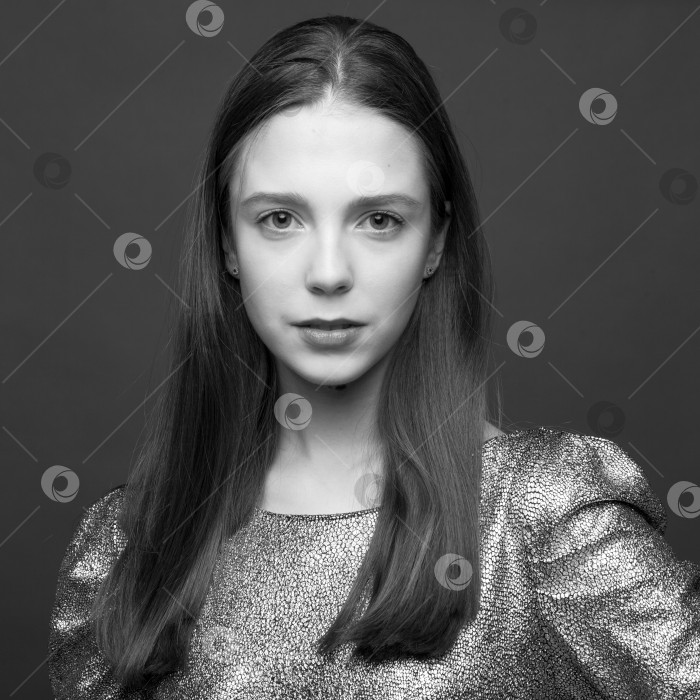 Скачать Портрет красивой молодой женщины фотосток Ozero