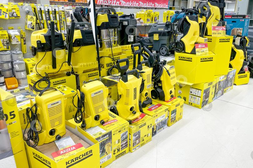 Скачать Бар, Черногория, 25 июля 2025 года, Магазин бытовой техники Karcher для промышленных пылесосов фотосток Ozero