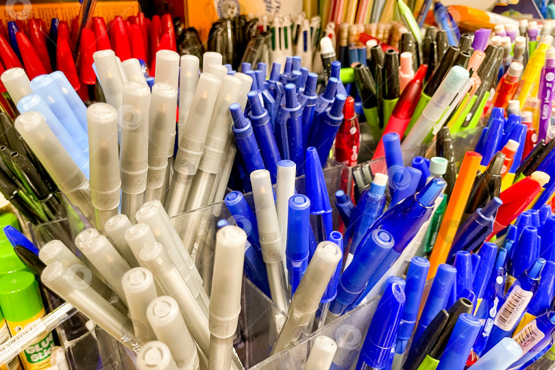 Скачать Бар, Черногория, 5 сентября 2025 года, Магазин канцелярских товаров для школы и хобби фотосток Ozero